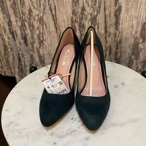 Zara Size 6/36, 4” Classic Green Suede Heels